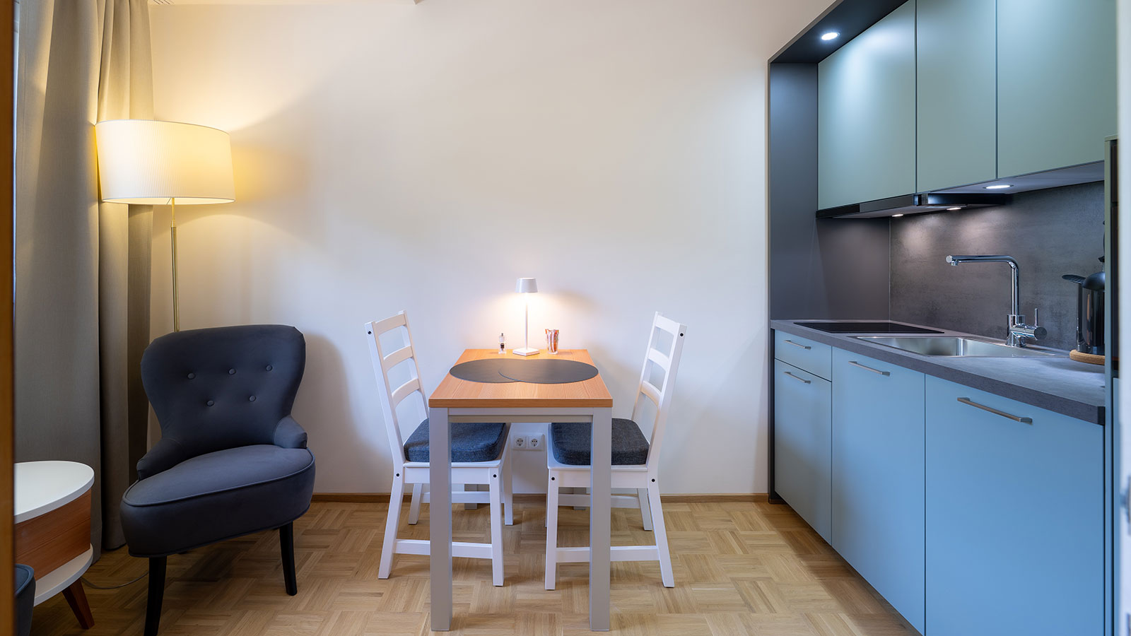 Studio-Standard-Plus-30qm_Wohnkueche Aparthotel Klopeinersee | Hotel mit Apartments direkt am See